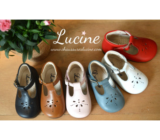 Bottillons bébés perfo fleurs en cuir