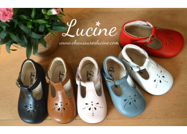 Bottillons bébés perfo fleurs en cuir