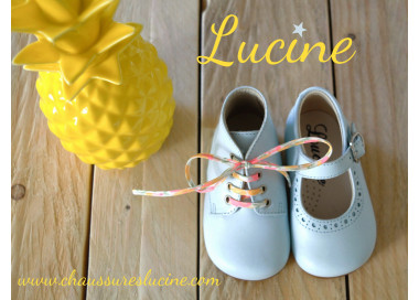 Chaussures bébés et enfants magnifique couleur bleu ciel