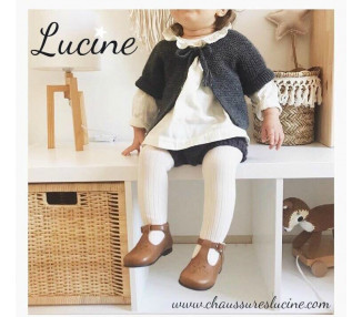 Chaussures bébés pratiques et confortables en cuir à boucle