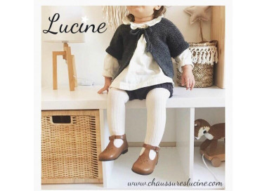 Chaussures bébés pratiques et confortables en cuir à boucle