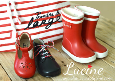 Chaussures ouvertes en cuir rouge pour bébés