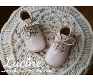 Chaussures bébés en cuir vernis rose nude, excellent maintien