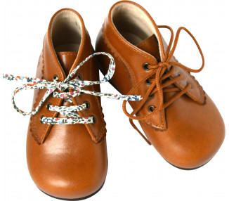 Bottillons en cuir avec frisettes sur les côtés