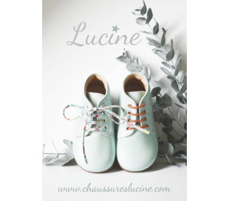 Bottillons bébés filles et garçons de couleur et avec lacets fleuris