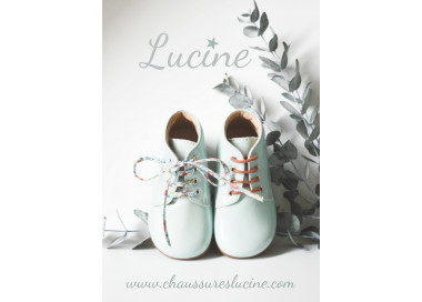 Bottillons bébés filles et garçons de couleur et avec lacets fleuris