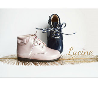 Chaussures bébés en cuir vernis souples et confortables