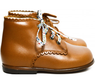 Chaussures souples pour bébés en cuir à lacets et semelle antidérapante