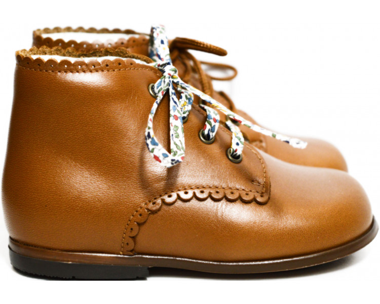 Chaussures souples pour bébés en cuir à lacets et semelle antidérapante Chaussures souples pour bébés en cuir à lacets et semelle antidérapante