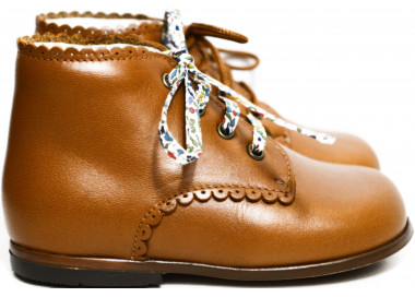 Chaussures souples pour bébés en cuir à lacets et semelle antidérapante