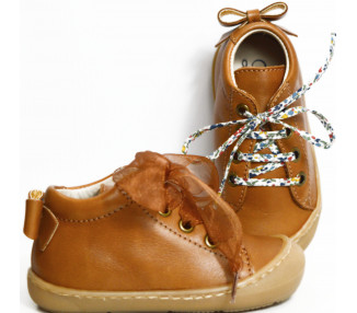 Chaussures bébé SOUPLES Max noeud - cuir CAMEL