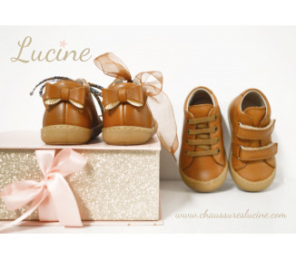 Chaussures bébés à lacets et scratchs en cuir souple