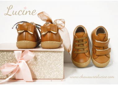 Chaussures bébés à lacets et scratchs en cuir souple
