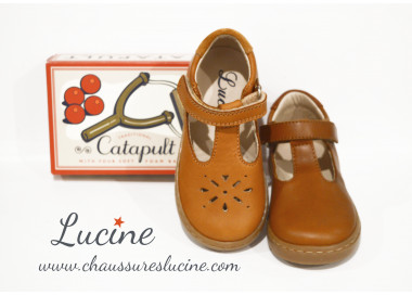 Chaussures à scratchs en cuir pratique et confortable. Cuir doublé cuir