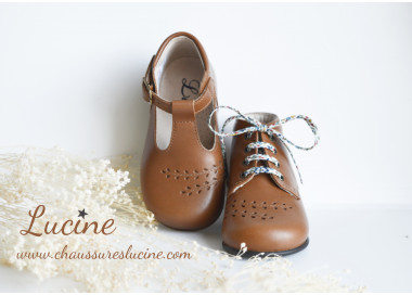 Chaussures pour bébés à lacets motifs fleuris