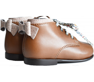 Chaussures bébés à lacets élégantes en cuir doublées cuir