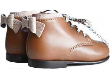 Chaussures bébés à lacets élégantes en cuir doublées cuir