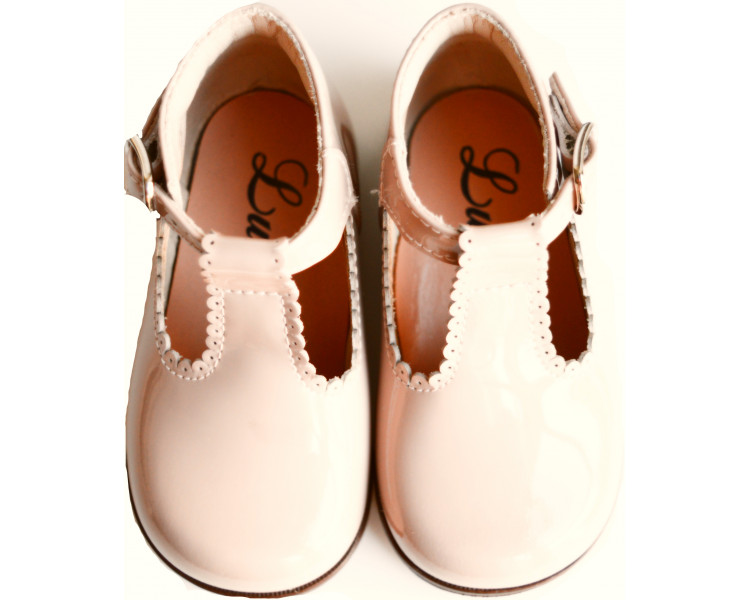 Pieds FINS/très FINS- SOUPLES - Clarence Salomé - Vernis rose nude -Frisette Pieds FINS/très FINS- SOUPLES - Clarence Salomé - Vernis rose nude -Frisette