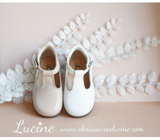 Chaussures ouvertes Salomé bébés en cuir souple