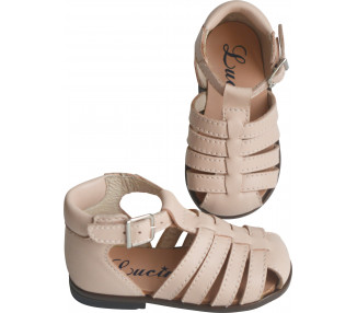 Sandalettes en cuir souple. Protège les orteils