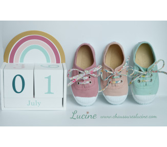 Tennis baskets en toiles nombreuses couleurs pour bébés, enfants et adultes