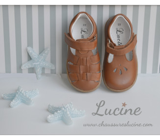 Chaussures en cuir souple et fermeture pratique pour enfants