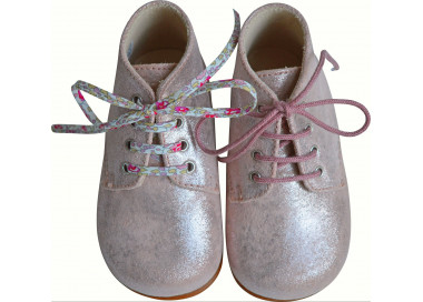 Chaussures rose irisé pour bébé fille