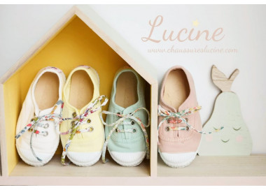 Baskets tennis en toiles jaune souples et pratiques avec ou sans lacets