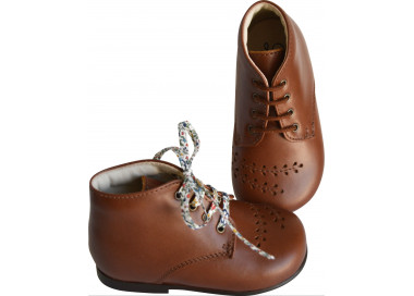 Chaussures bébés montantes en cuir à lacets fleuris