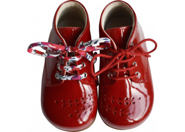 Chaussures cuir vernis rouge à motifs fleuris pour fille