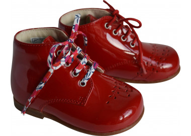 Chaussures pour filles en cuir vernis rouge coup de coeur