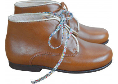 Chaussures montantes pour fille en cuir et liseré doré