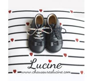 Bottillons bébés en cuir bleu marine, petit noeud cousu sur l'avant