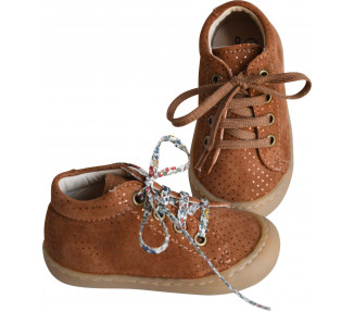 Chaussures Bébé SOUPLES Max lacets - cuir CAMEL pois irisés