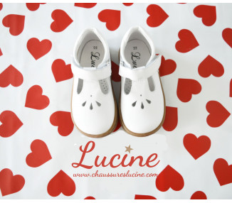 Chaussures pratiques et confortables pour enfants et bébés en cuir blanc