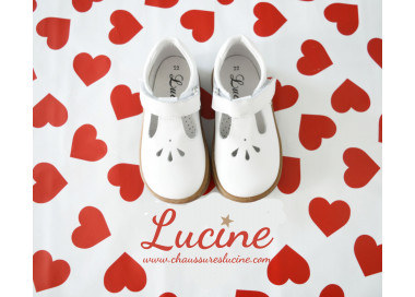 Chaussures pratiques et confortables pour enfants et bébés en cuir blanc