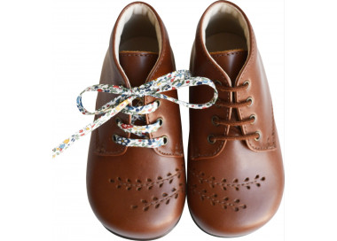 Bottillons bébés en cuir cognac et motif fleurs