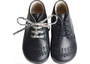 Chaussures en cuir avec motifs fleuris pour bébé
