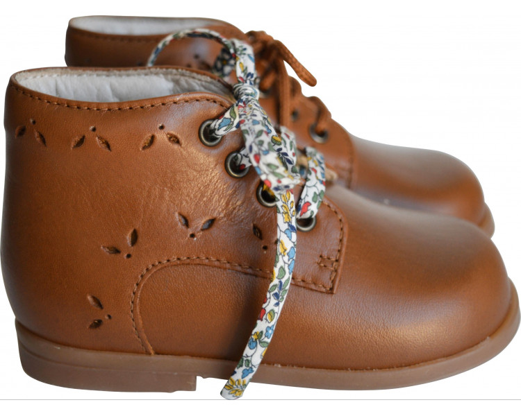 Bottillons souples pour bébé fille en cuir et petites fleurs