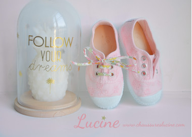 Tennis baskets filles brodées rose en coton bio