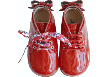 Chaussures pour bébés filles en cuir vernis et semelle résistante