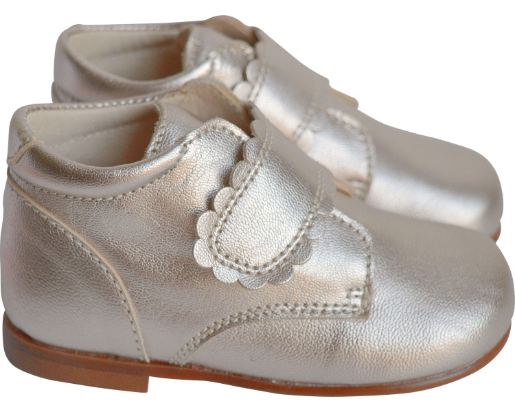 Bottillons bébés en cuir doré, fermeture pratique à scratch Bottillons bébés en cuir doré, fermeture pratique à scratch