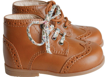 Bottillons en cuir pour bébé. Lacets standards + cordons fantaisies fille ou garçon offerts en plus