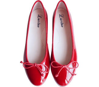 Ballerines en cuir vernis entièrement doublées cuir