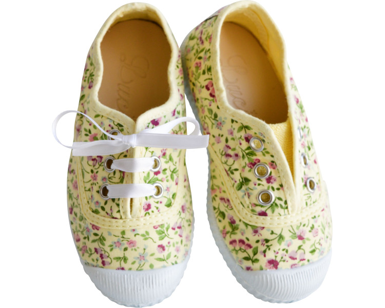 Toiles à fleurs jaunes souples à porter avec ou sans lacets