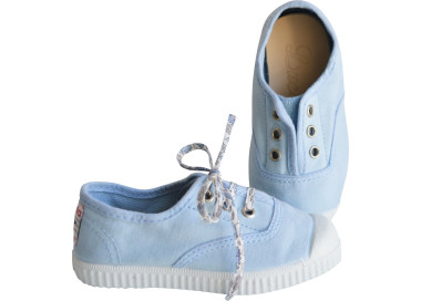 Chaussures en toiles souples confortables pratiques à porter avec ou sans lacets