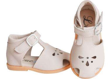Sandales bébés qui protègent les orteils et en cuir souple