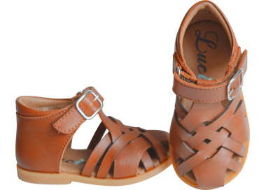 Chaussures d'été pour bébés filles et garçons. Semelle et cuir souples et confortables tout en offrant un excellent maintien