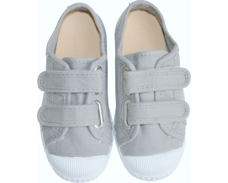 Tennis baskets en toile gris clair à scratchs pratiques et confortables Tennis baskets en toile gris clair à scratchs pratiques et confortables