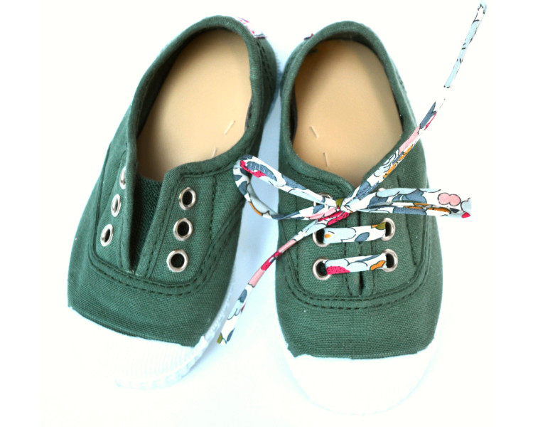 tennis en toiles souples à porter avec ou sans lacets tennis en toiles souples à porter avec ou sans lacets